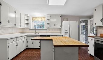 3 HIDDEN Ln, Abington, PA 19001