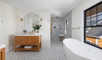 14 Kay Blvd, Middletown, RI 02842