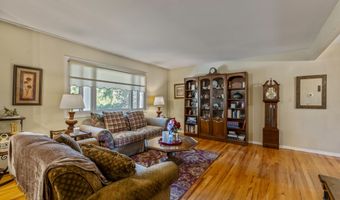 26 Warren Dr, Aberdeen, NJ 07747