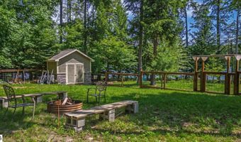 7105 SE Torch Lake Dr, Alden, MI 49612