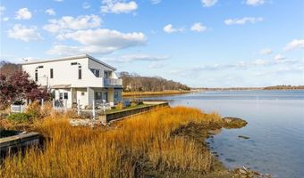 99 Smith St, Bristol, RI 02809