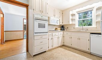 8 Pine Acres Rd, Amherst, NH 03031