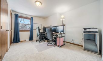 1820 W GLENDALE Ave, Appleton, WI 54914