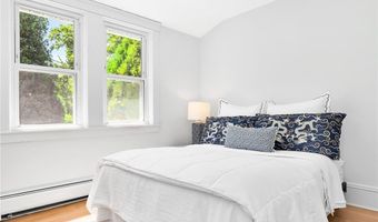 114 Rodman St, Narragansett, RI 02882