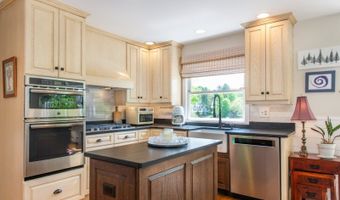 40 Hemlock Ave, Andover, NJ 07860