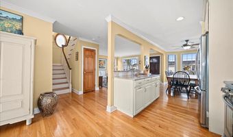 16 Gibbs Rd, Amity Harbor, NY 11701