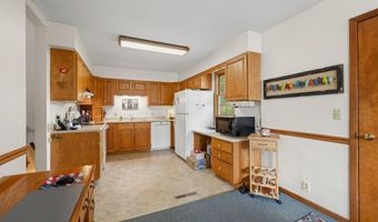 121 E O'Neil Dr, Ames, IA 50010