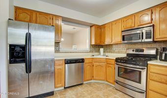 227 Paddington Ct 7-7, Englishtown, NJ 07726