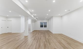 7705 HOLIDAY Ter, Bethesda, MD 20817