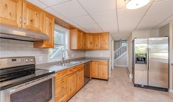 27 May St, Blackstone, MA 01504