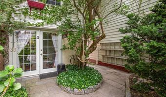 74 Third St, Newport, RI 02840