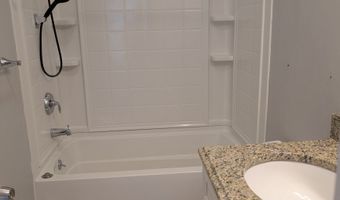 15 Old Oak Dr 15, Brookfield, CT 06804