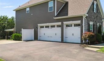 214 Stoneridge Ln, Adams Twp., PA 16046