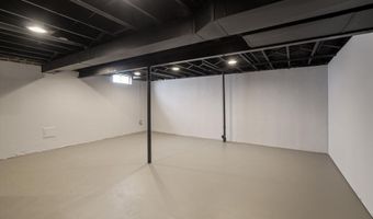 3077 Turnberry Ln, Ann Arbor, MI 48108