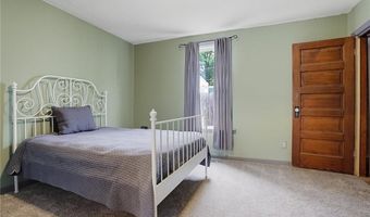 1115 7th St, Baldwin City, KS 66006