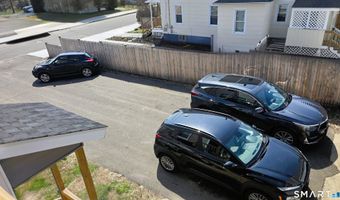 14 Meadow St, Ansonia, CT 06401