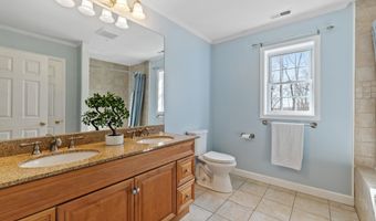 33 Roxbury Ct, Cheshire, CT 06410