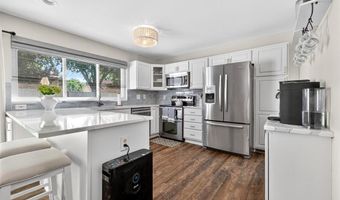 375 Novara Dr, Ballwin, MO 63021