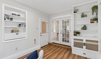 5701 RADNOR Ct, Bethesda, MD 20817