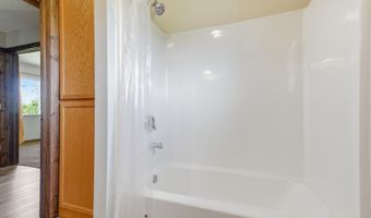 1006 NE 28th Ave, Aberdeen, SD 57401