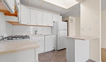 194 Park Ave 2B, Amityville, NY 11701