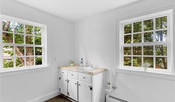 57 Farewell St, Newport, RI 02840