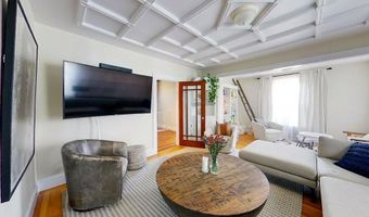 9 Dartmouth St, Newport, RI 02840