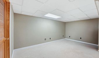 302 Willard Dr, Auburn, IN 46706
