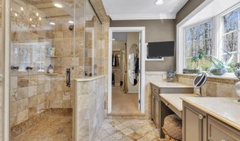 14 Bunker Hill Dr, Middletown, NJ 07748