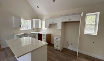 92 Long Shores Dr, Barrington, NH 03825