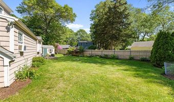 1 Joann Dr, Barrington, RI 02806