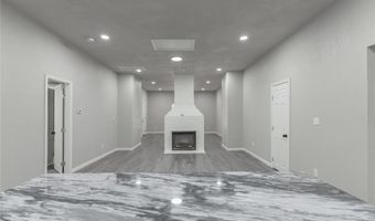 1027 W Idaho Ave, Chickasha, OK 73018