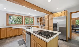 5 Pinecrest Cir, Bedford, NH 03110