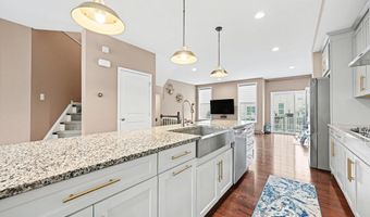 2733 S Spurway Dr, Ann Arbor, MI 48105