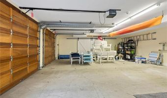 41 Castle Hill Ave, Newport, RI 02840