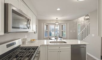 1934 N Charter Point Dr, Arlington Heights, IL 60004