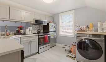 9 Bacheller St, Newport, RI 02840