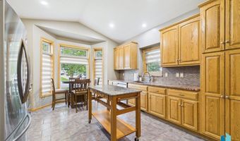 605 S Palmer Dr, Brandon, SD 57005