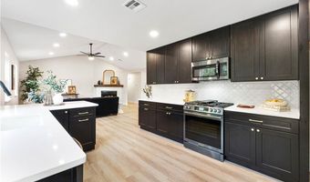 402 SW 11th St, Bentonville, AR 72712