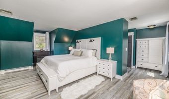 8 E Gate Dr, Alloway, NJ 07418