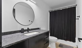 2257 E SHORE Dr, Green Bay, WI 54302