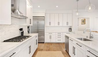 24 School St, Newport, RI 02840