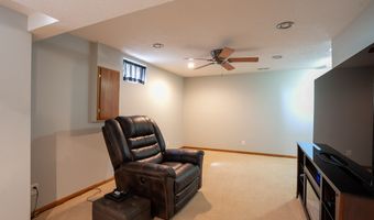 1211 10th Ave SE, Altoona, IA 50009