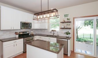 8 Hithergreen Ct, Algonquin, IL 60102