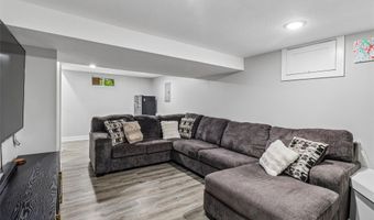 601 1st St E, Altoona, IA 50009