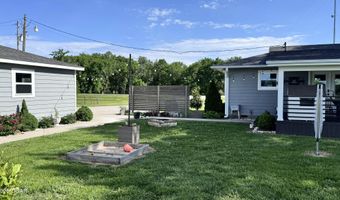 1460 14000 Rd, Altamont, KS 67330