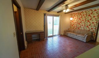 101 Hilltop Dr, Ackley, IA 50601
