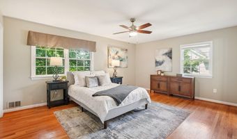 2647 S KENT St, Arlington, VA 22202