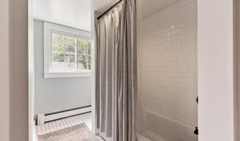 15 Chapel St, Ashburnham, MA 01430