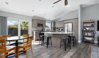 26 Leawood Dr, Cranston, RI 02920